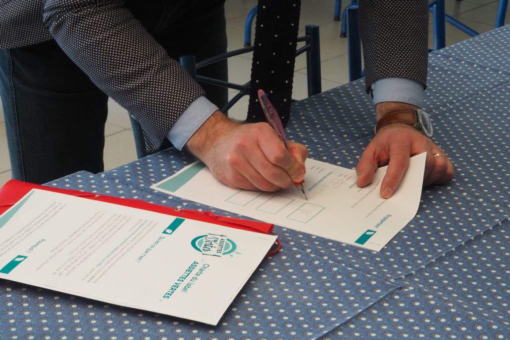 Le directeur du Crous signe la charte du label “Assiettes Vertes” et s’engage à pérenniser son offre végétarienne - 01/03/23