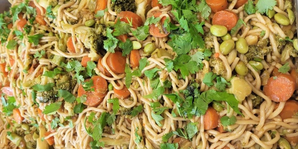 Ce wok de légumes, pépites de soja et edaname fait vite oublier sa version carnée